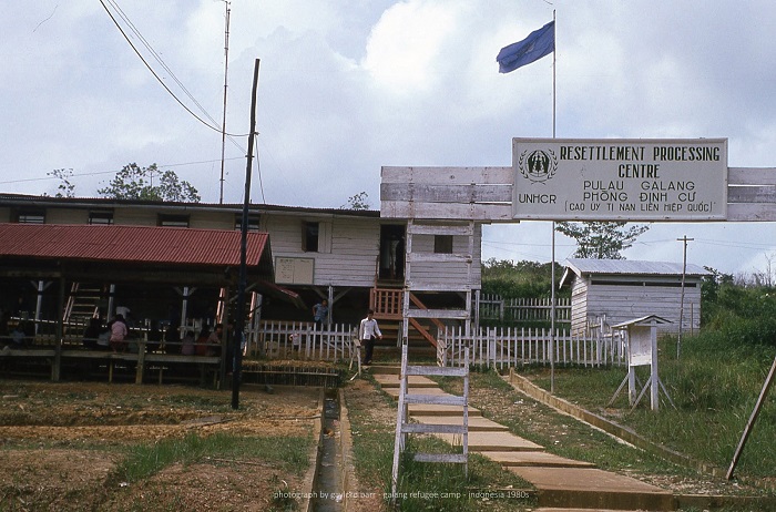 (A history of) containment on Galang Island
